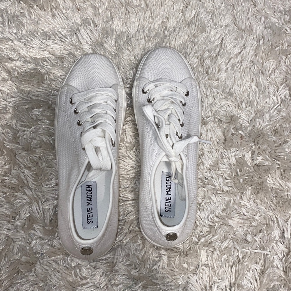 white steve madden platform shoes size 7.5🤍